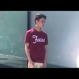 Wearuneek Focus T-Shirt